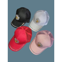 Кепка із ромашкою